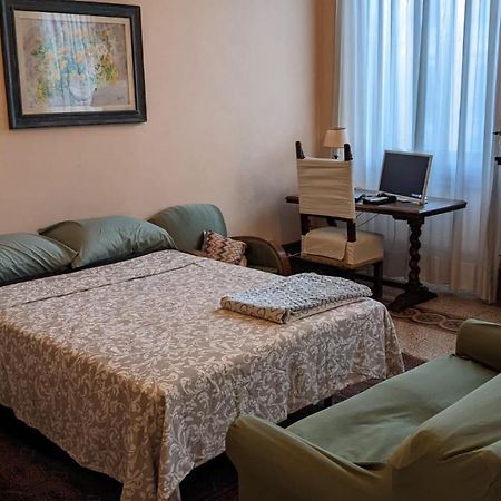 Double Bedroom In Beautiful 30'S Style Apartment Florencja Zewnętrze zdjęcie