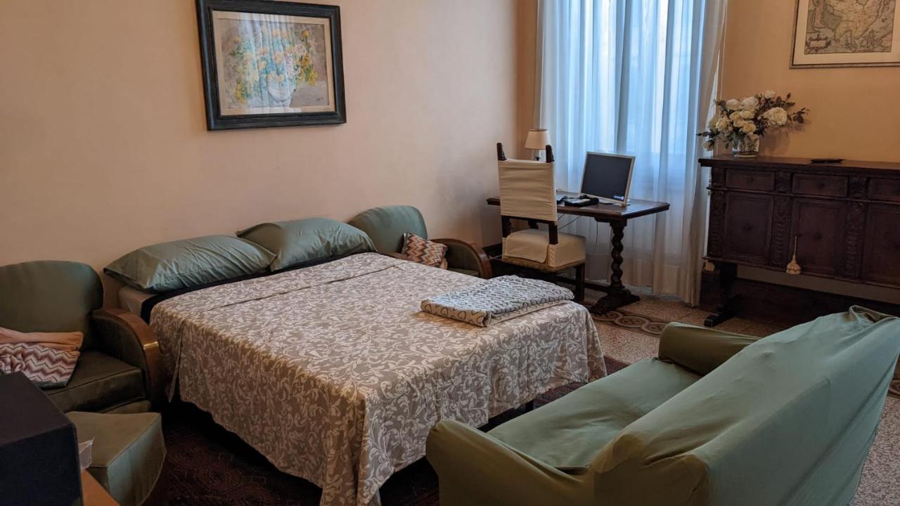 Double Bedroom In Beautiful 30'S Style Apartment Florencja Zewnętrze zdjęcie